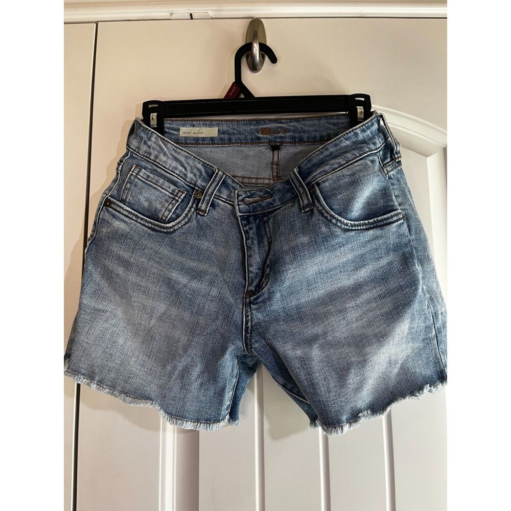 Light Wash Denim Shorts Size 2 | KUT Gidget Fray